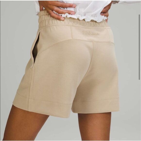 Lululemon Soft Ambitions High-Rise Short 4” Trench Size 4 - Picture 2 of 6
